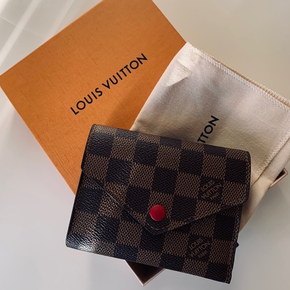 Louis Vuitton Wallet - Picture 1 of 4